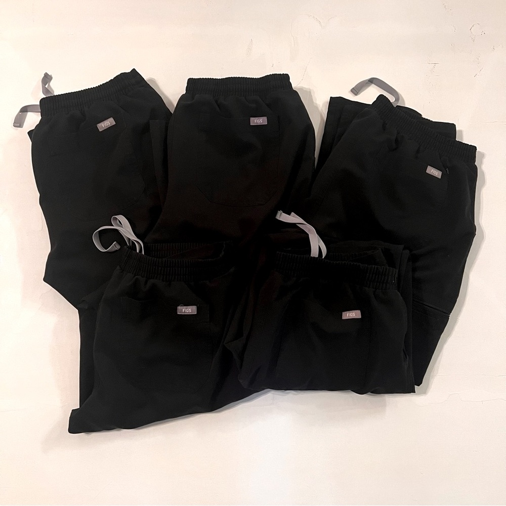 Figs 5 pair women’s medium petite black scrub pants Technical Collection